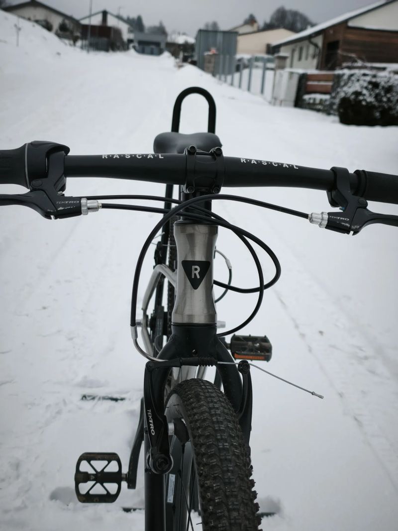 RASCAL 20 - barva Titanium