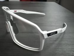 Oakley Sutro brýle, Matte White/Clear to Black Iridium Photochromic
