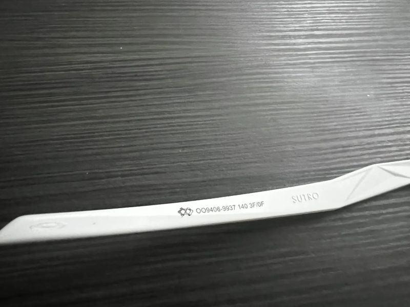 Oakley Sutro brýle, Matte White/Clear to Black Iridium Photochromic