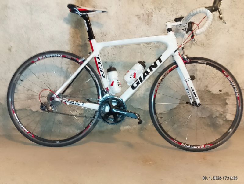 Prodám sil.kolo Giant TCR carbon velikost L komponenty Shimano DURA ACE 2×10 zapletená kola easton 