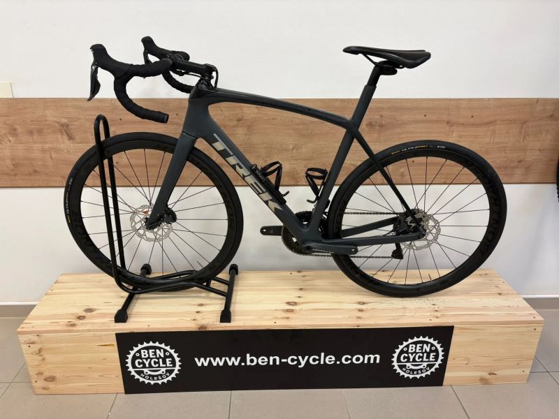 Trek Domane Di2 - karbonová kola bontrager