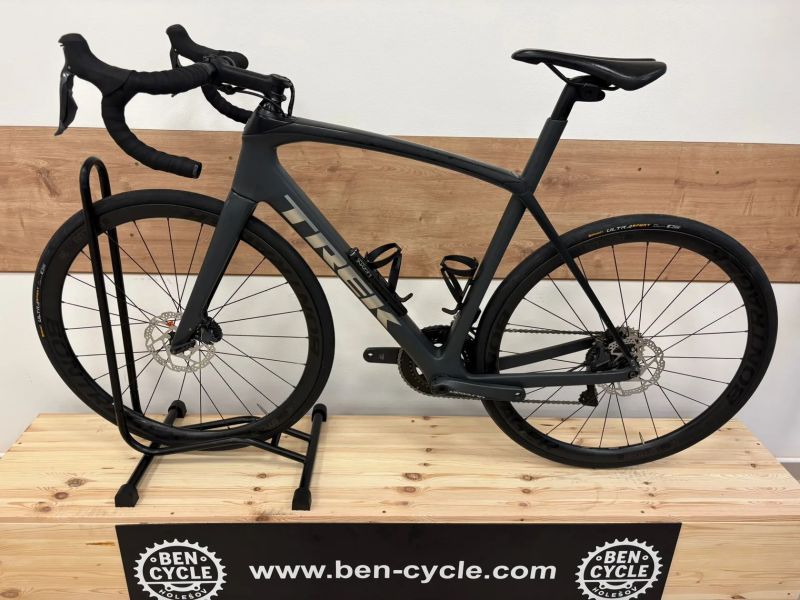 Trek Domane Di2 - karbonová kola bontrager