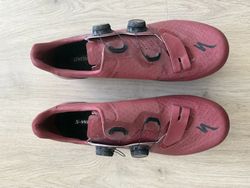 Prodám tretry Specialized S-WORKS Road 7 Crimson 45 a Fizik Vento Infinito Carbon 44,5