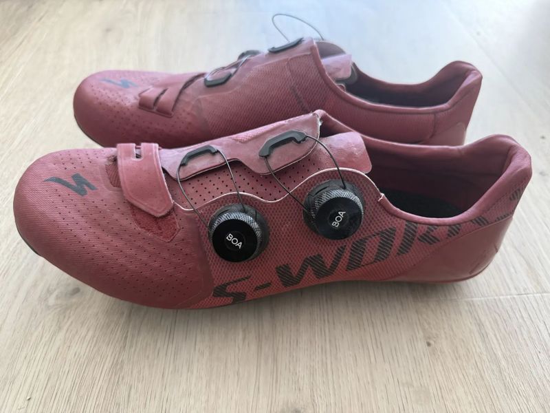 Prodám tretry Specialized S-WORKS Road 7 Crimson 45 a Fizik Vento Infinito Carbon 44,5