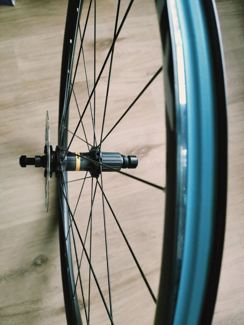 Zapletené kolo Mavic Crossmax 29