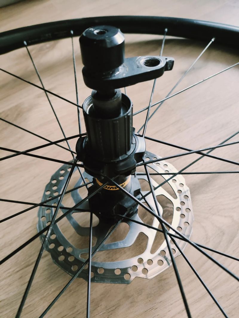 Zapletené kolo Mavic Crossmax 29