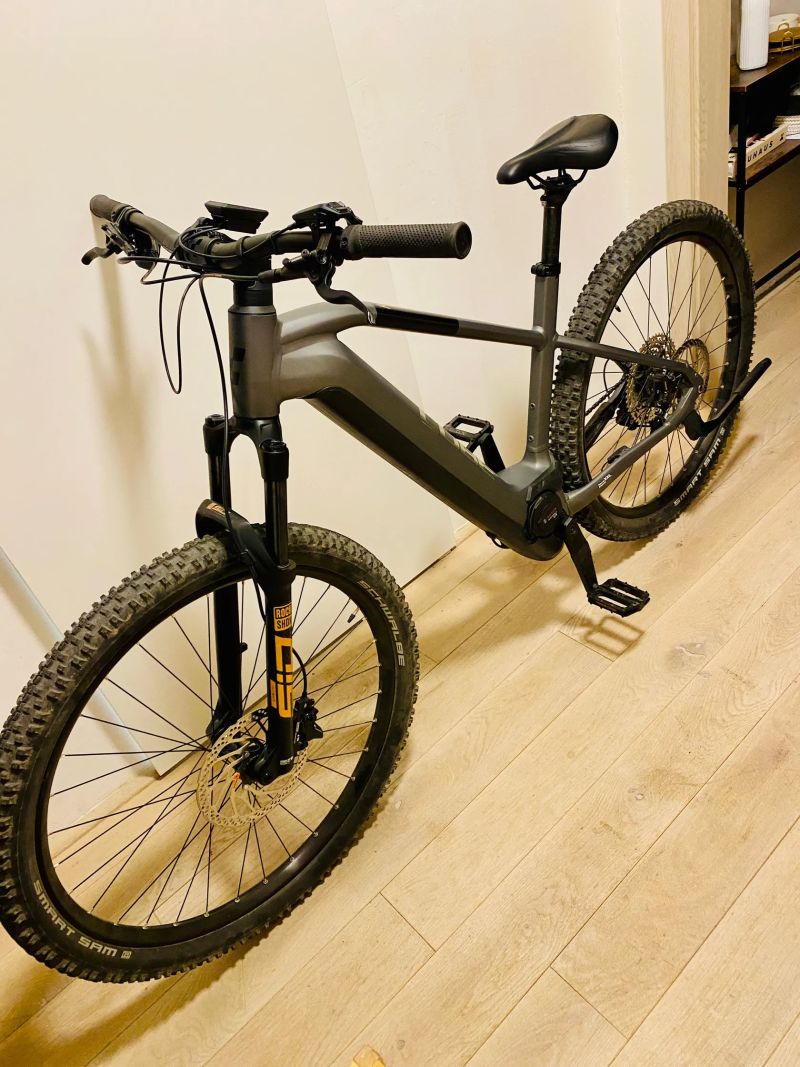 Cube Reaction hybrid Race 750