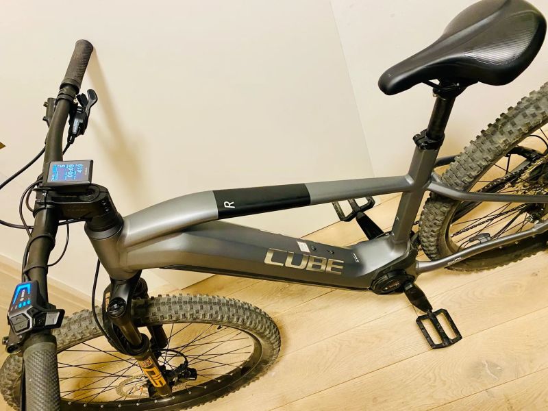 Cube Reaction hybrid Race 750