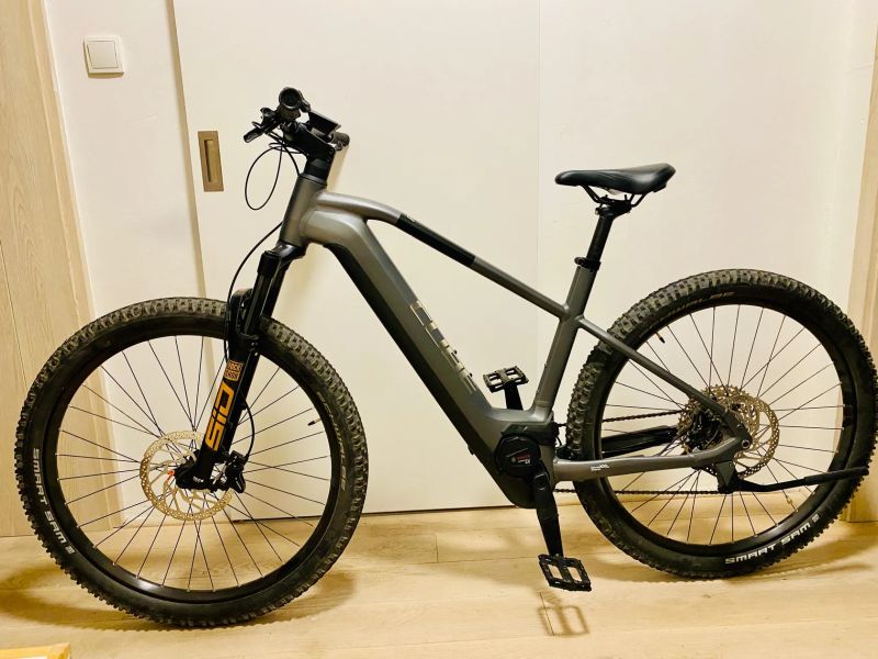 Cube Reaction hybrid Race 750