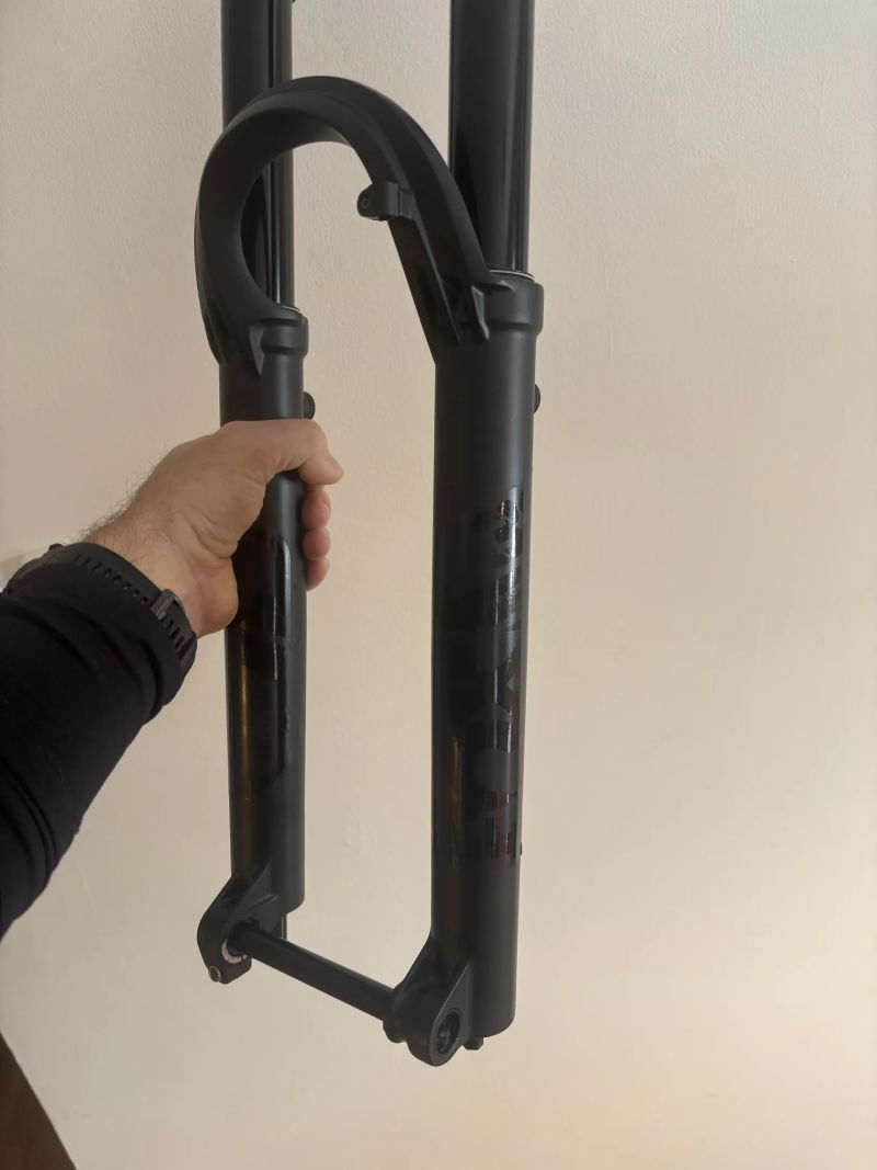 Fox Performance 36 - sundaná z nového kola, sloupek 180mm