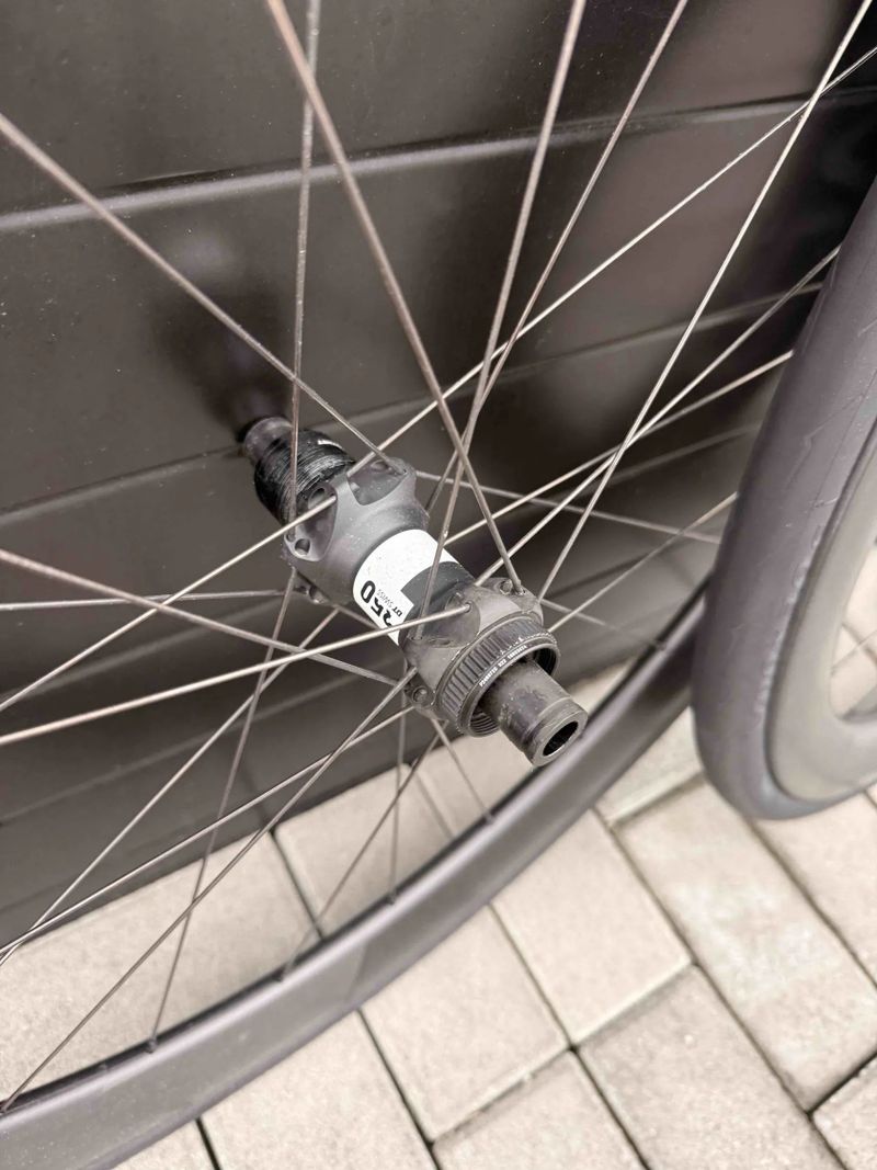 Karbonová zapletená kola Roval Rapide CL II - 1590g!