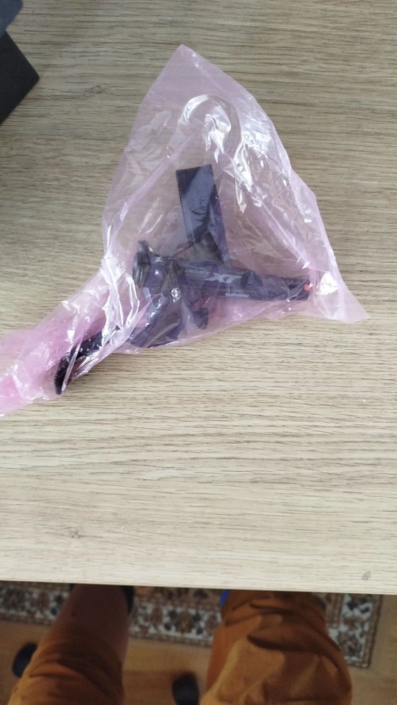 Prodám Novou Brzdovou Páku Shimano XT-8100 (práva)