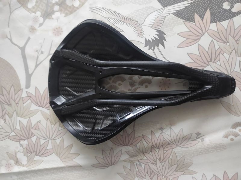 Prodám sedlo s works power- carbon