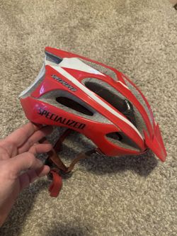 MTB přilby na kolo Specialized a Rudy Project