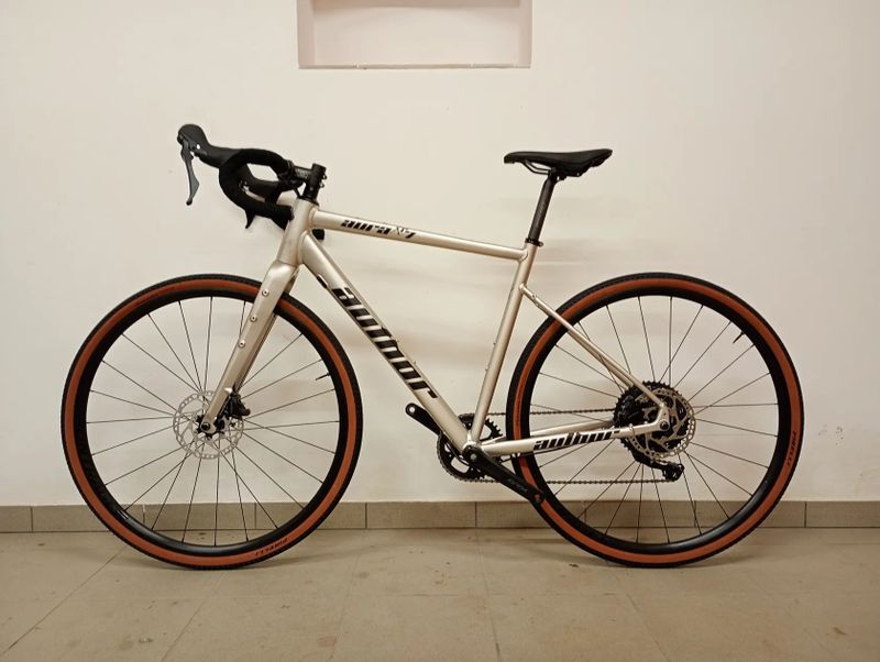 Author Aura XR7 vel. 52