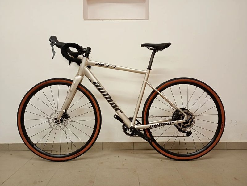 Author Aura XR7 vel. 52