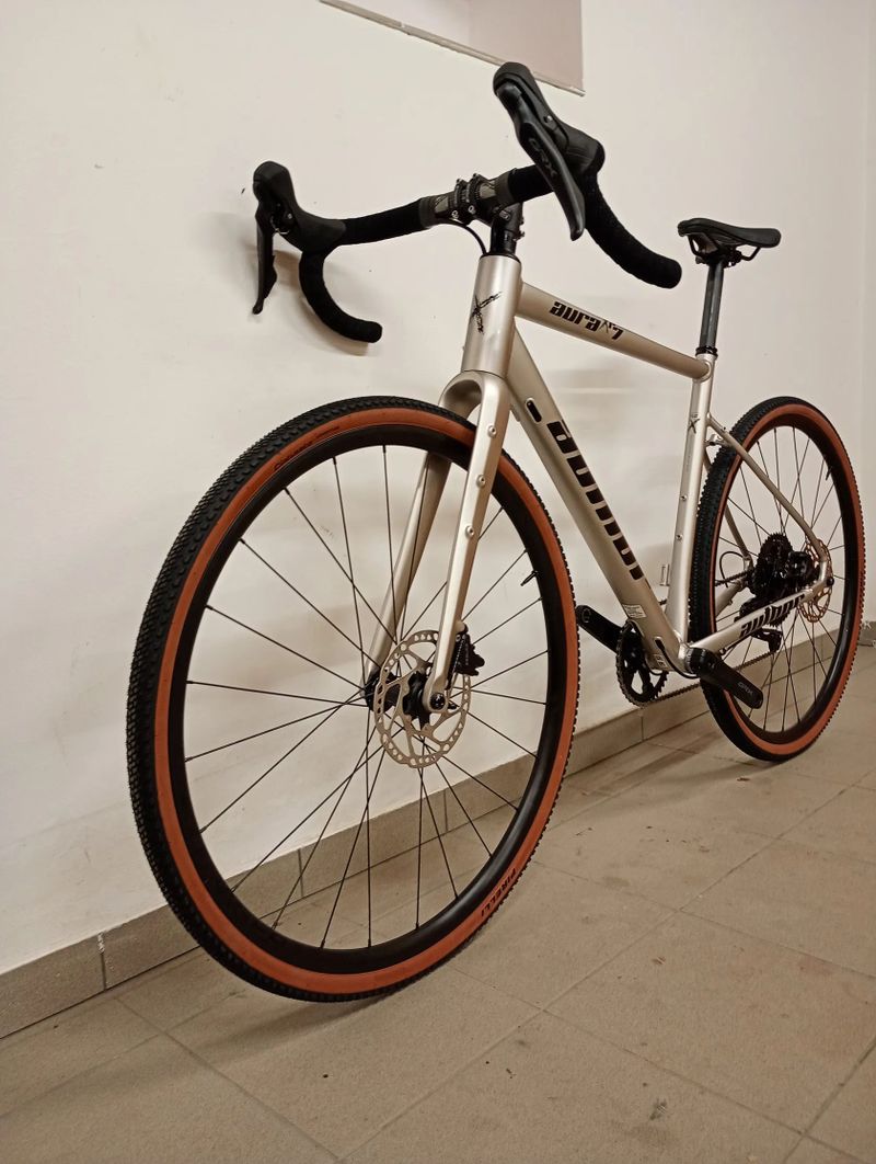 Author Aura XR7 vel. 52