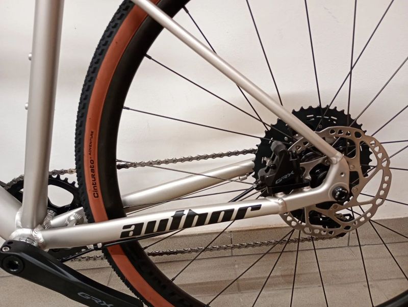 Author Aura XR7 vel. 52