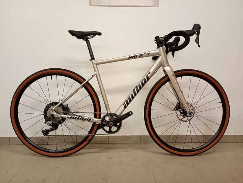 Author Aura XR7 vel. 52