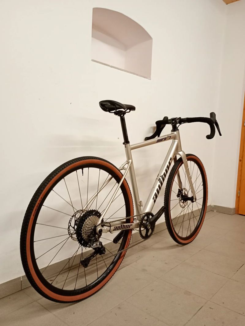 Author Aura XR7 vel. 52