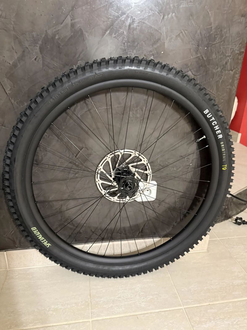 Prodám nová zapletená kola Specialized – mullet 29“ / 27,5“, sundaná z nového kola Specialized,0km