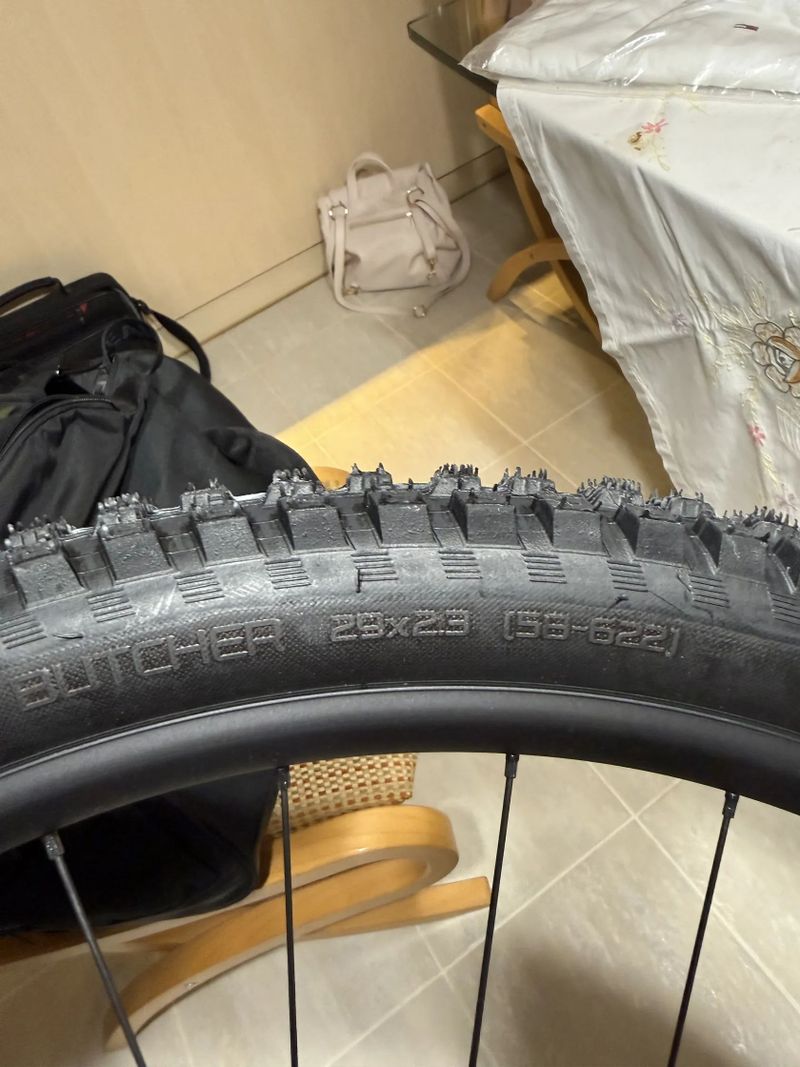 Prodám nová zapletená kola Specialized – mullet 29“ / 27,5“, sundaná z nového kola Specialized,0km