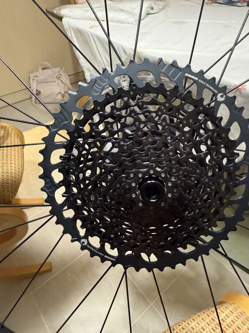 Prodám nová zapletená kola Specialized – mullet 29“ / 27,5“, sundaná z nového kola Specialized,0km