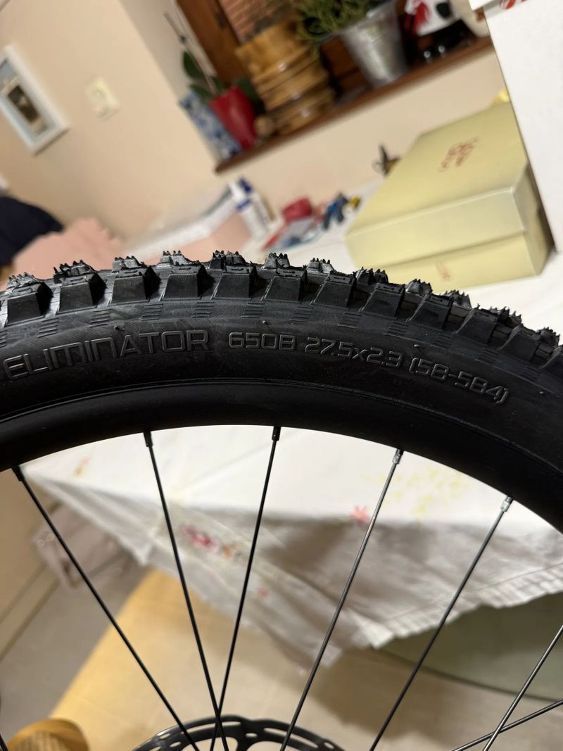 Prodám nová zapletená kola Specialized – mullet 29“ / 27,5“, sundaná z nového kola Specialized,0km