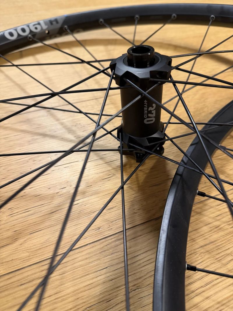 nová zapletená kola DT Swiss H1900 29”