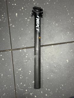 Karbonová sedlovka RaceFace Next 30,9 x 400mm