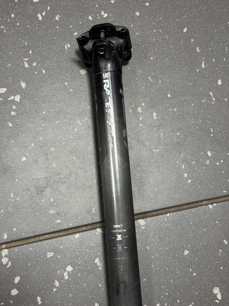 Karbonová sedlovka RaceFace Next 30,9 x 400mm
