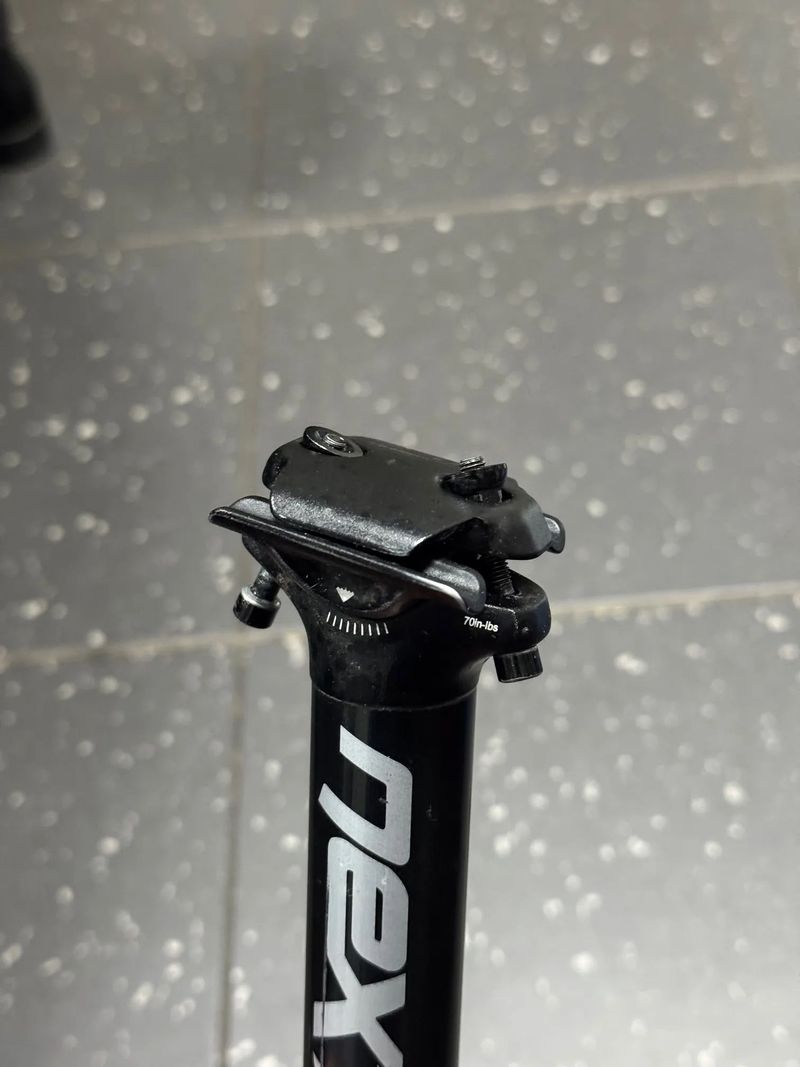 Karbonová sedlovka RaceFace Next 30,9 x 400mm