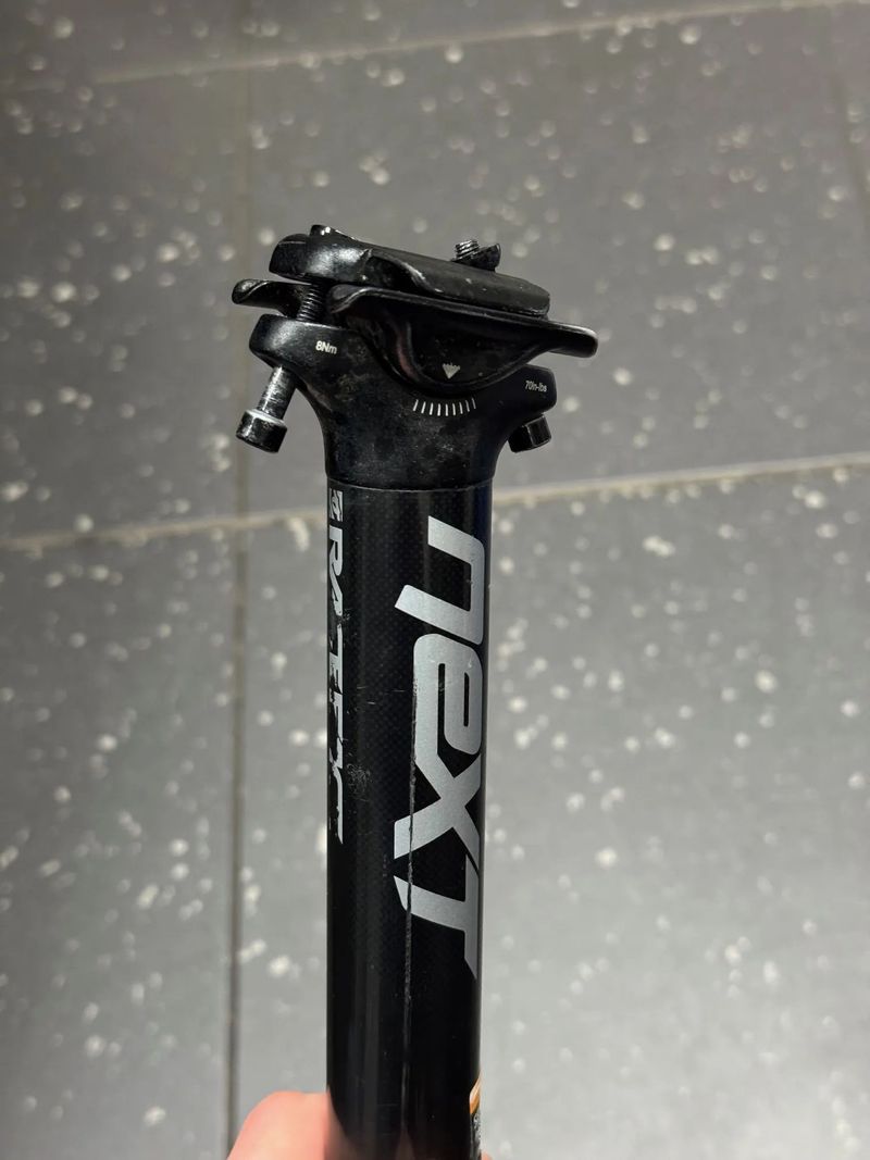 Karbonová sedlovka RaceFace Next 30,9 x 400mm