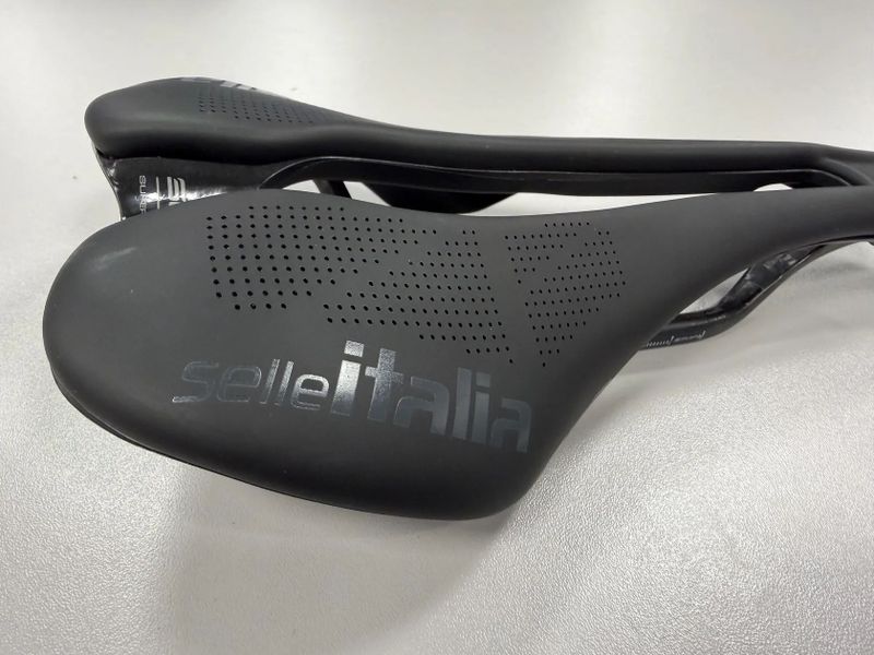 Sedlo Selle Italia SLR Superboost karbonio L3