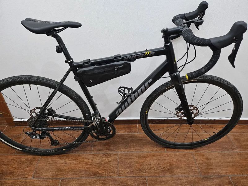 Author Gravel kolo Aura XR6 2023 54 WNDD06456 včetně trenažéru Tacx
