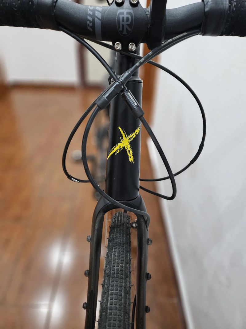 Author Gravel kolo Aura XR6 2023 54 WNDD06456 včetně trenažéru Tacx