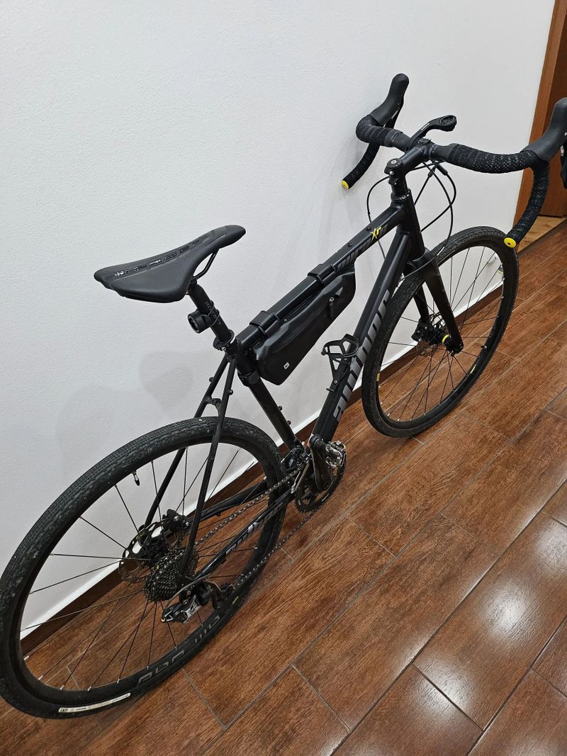 Author Gravel kolo Aura XR6 2023 54 WNDD06456 včetně trenažéru Tacx