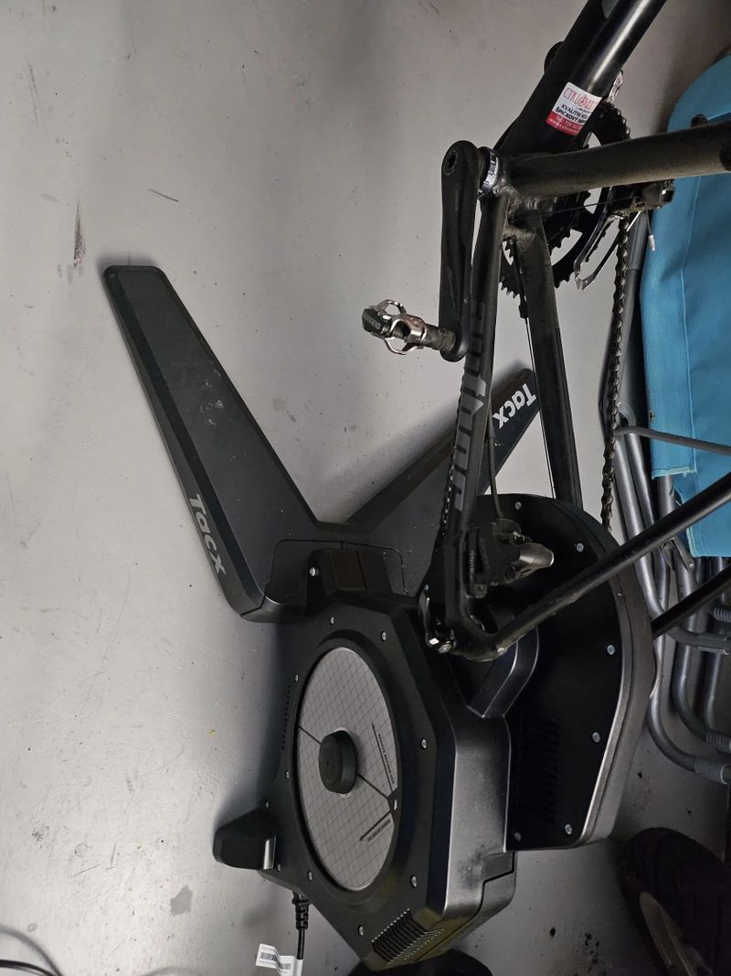 Author Gravel kolo Aura XR6 2023 54 WNDD06456 včetně trenažéru Tacx