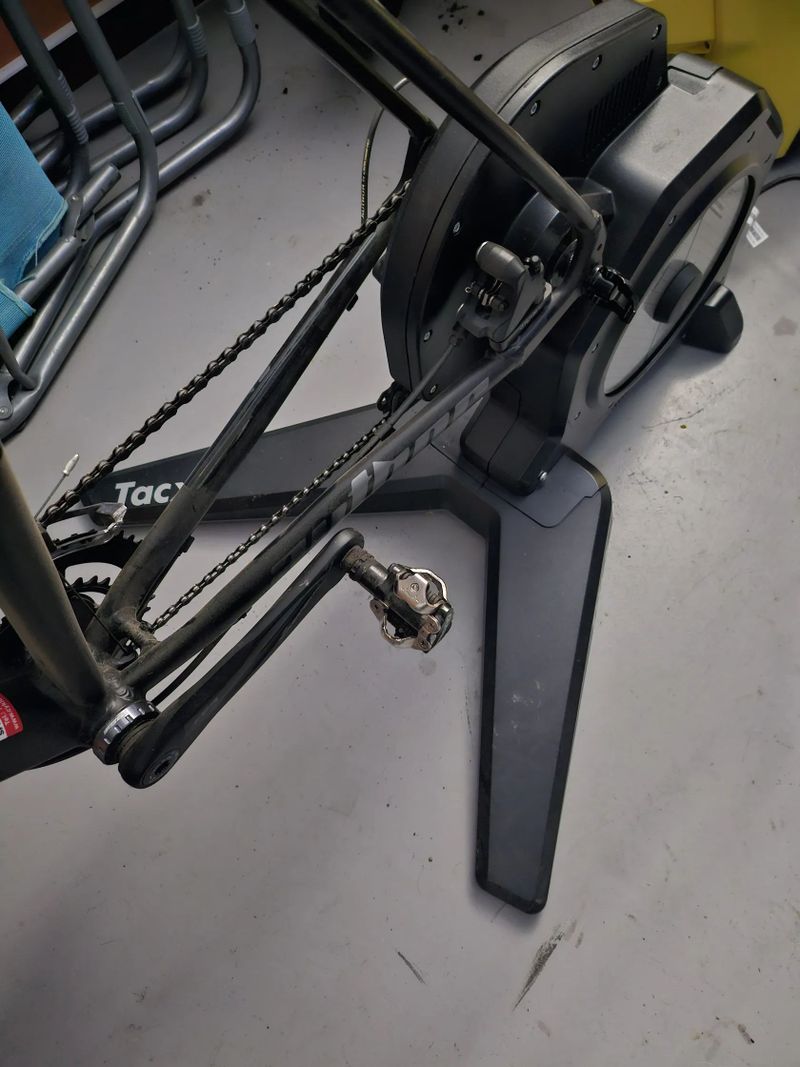 Author Gravel kolo Aura XR6 2023 54 WNDD06456 včetně trenažéru Tacx