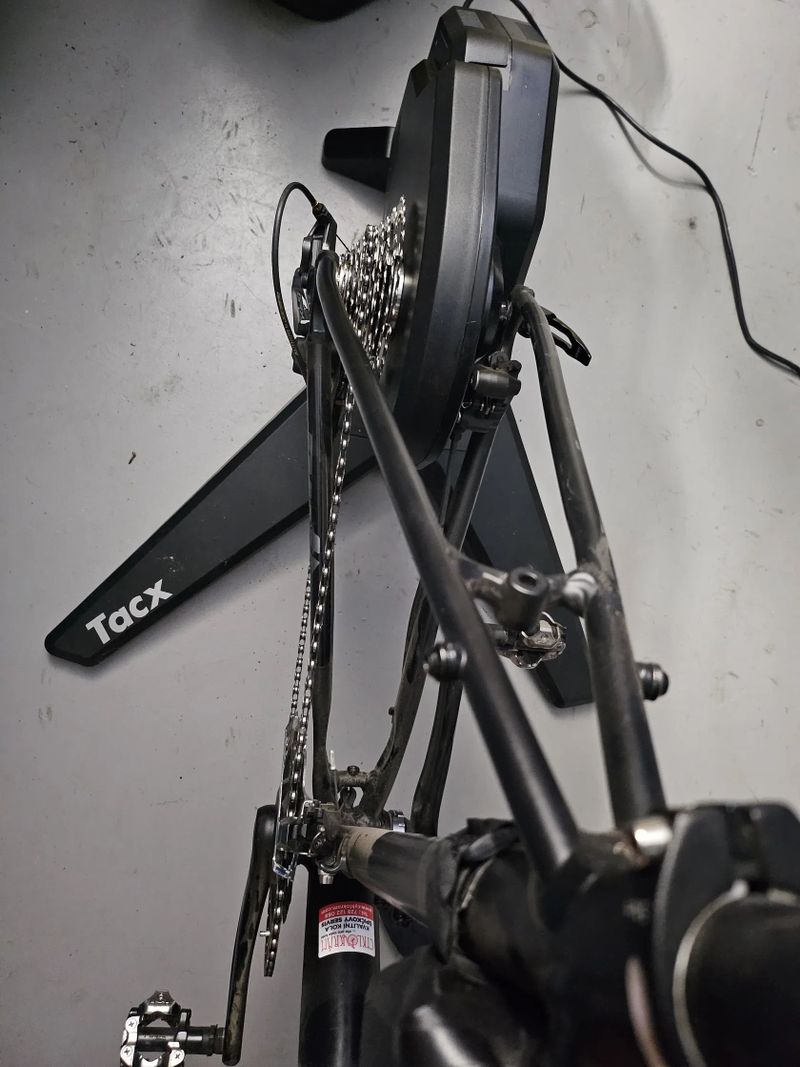 Author Gravel kolo Aura XR6 2023 54 WNDD06456 včetně trenažéru Tacx