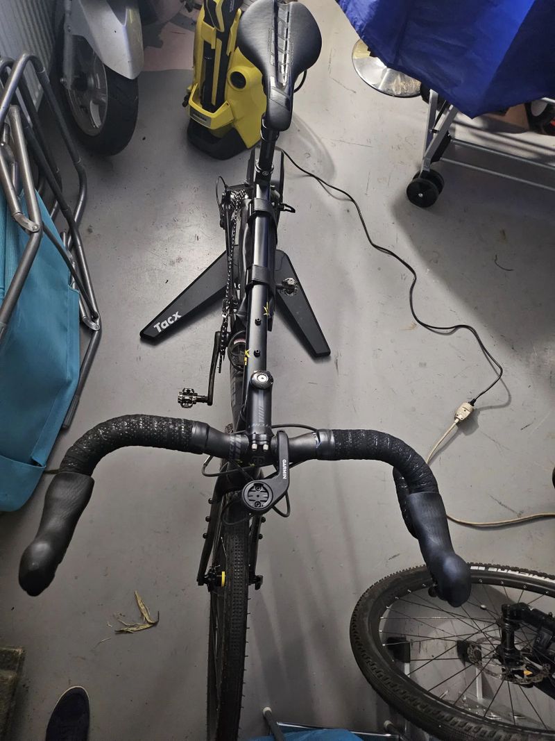 Author Gravel kolo Aura XR6 2023 54 WNDD06456 včetně trenažéru Tacx