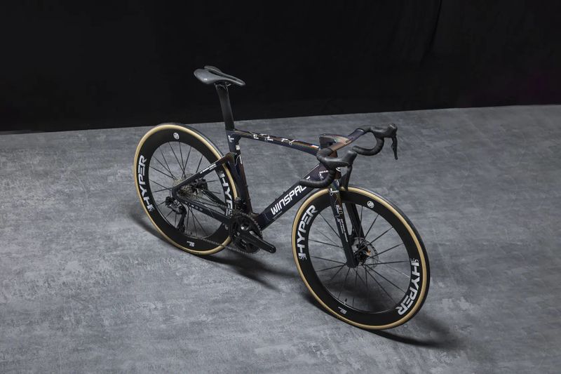 Winspace T1600 Shimano Utegra Di2, celokarbon