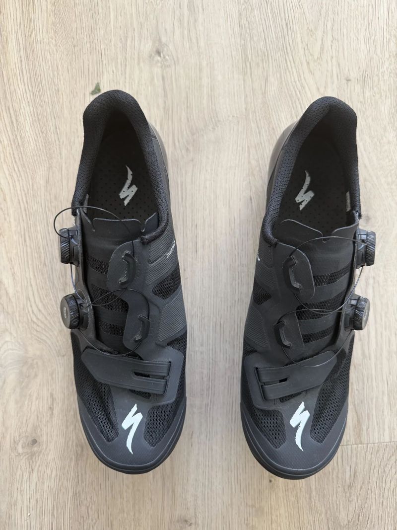 Prodám tretry Specialized S-WORKS Road 7 vent black 45, Crimson 45, Fizik Vento Infinito Carbon 44,5