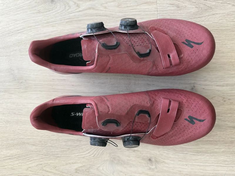 Prodám tretry Specialized S-WORKS Road 7 vent black 45, Crimson 45, Fizik Vento Infinito Carbon 44,5