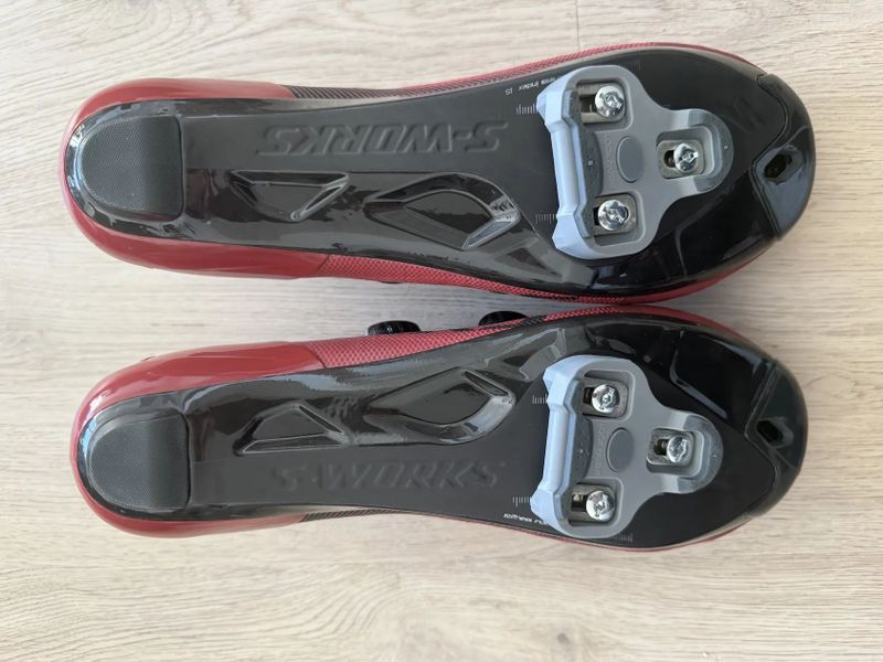 Prodám tretry Specialized S-WORKS Road 7 vent black 45, Crimson 45, Fizik Vento Infinito Carbon 44,5