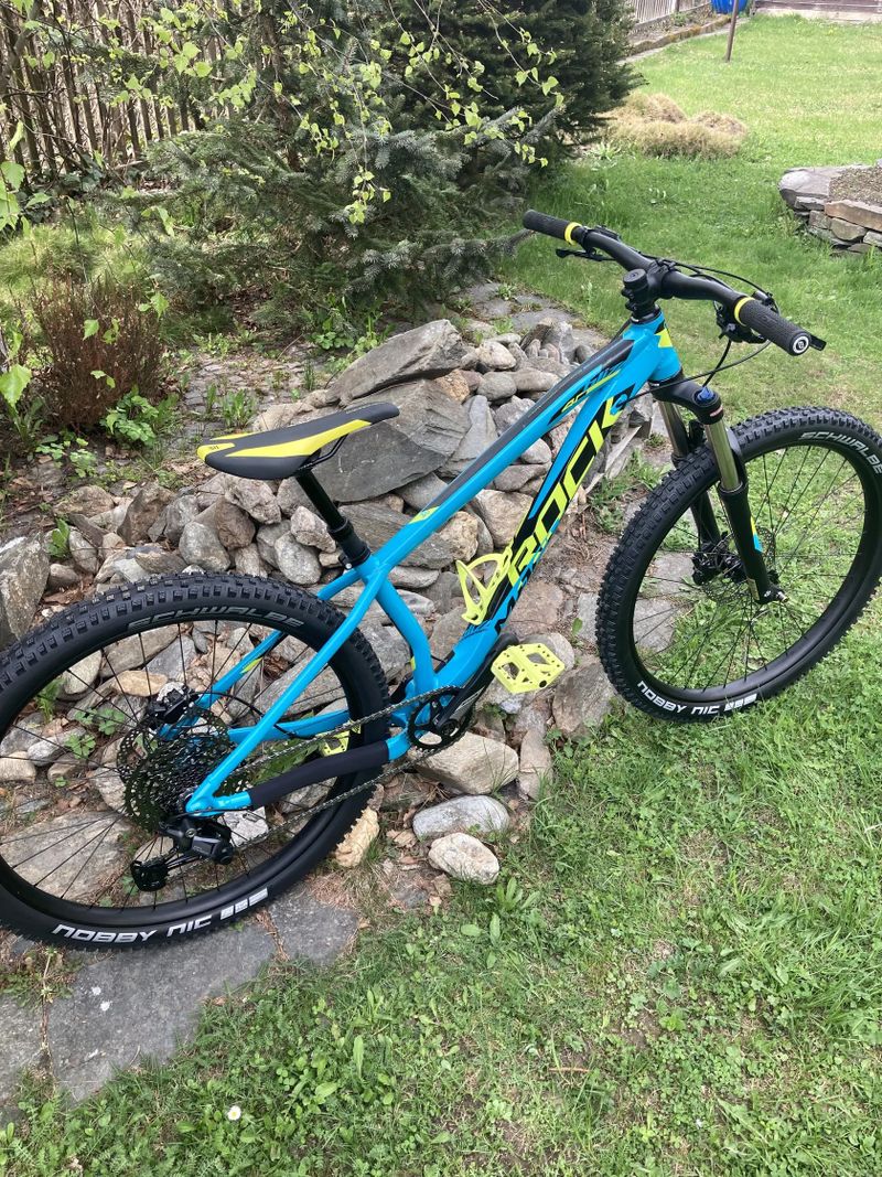 Rock Machine Blizz 40-27+ (14”) - TOP STAV, UPGRADE