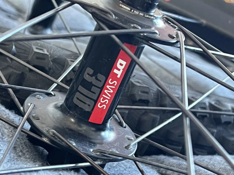 Zapletená kola dt swiss ex 511 a X edge ryde