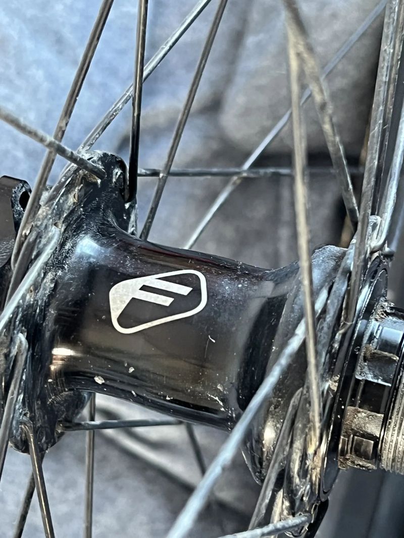 Zapletená kola dt swiss ex 511 a X edge ryde