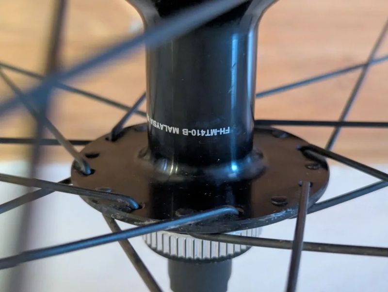 Zapletená kola sundaná z nového kola Kross Earth 3.0