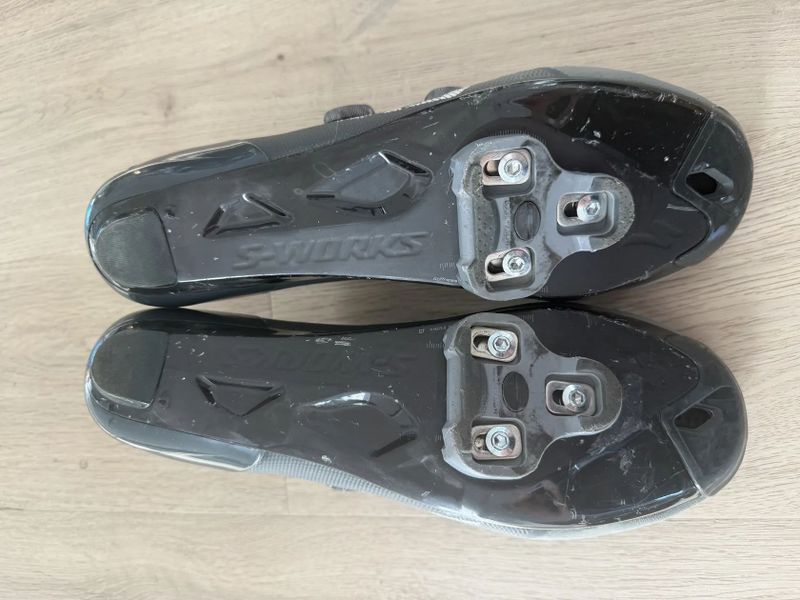 Prodám tretry Specialized S-WORKS Road 7 černé 45, šedé 45 a Fizik Infinito R1 44,5